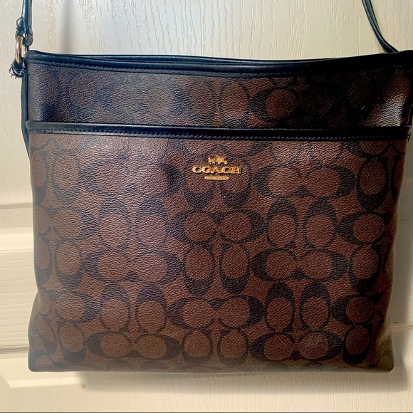 Coach medium sized brown crossbody bag - Picture 1 of 7